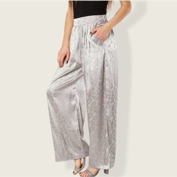 Gimmicks Satin Wide Leg Pants Silver Floral Print Size L - Picture 7 of 7